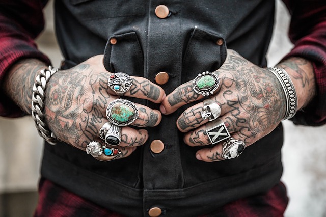 tetování a prsteny